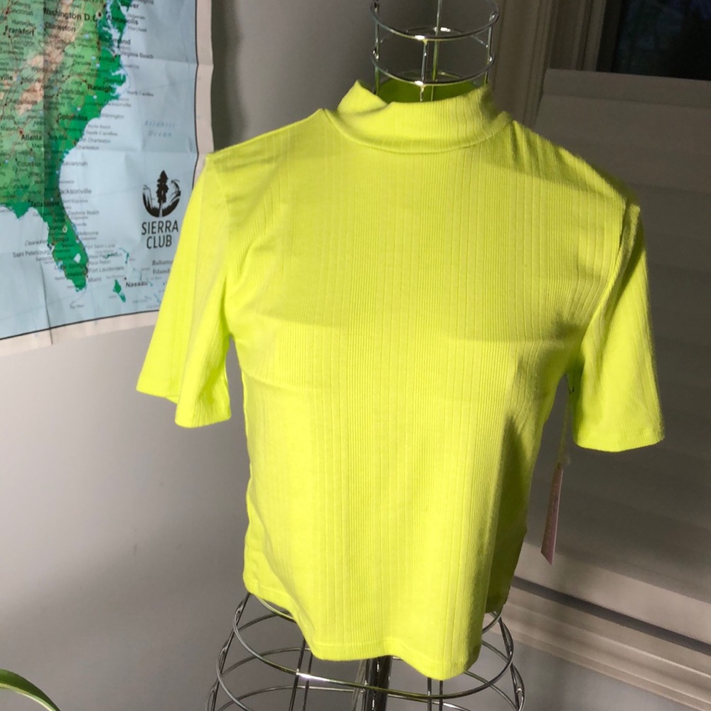 High-Necked tee